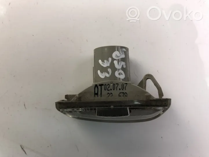 Opel Astra H Front indicator light I090025