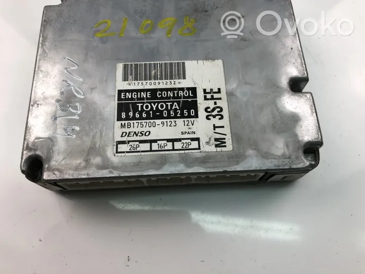 Toyota Avensis T220 Engine control unit/module ECU 8966105250