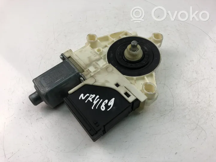 Renault Megane II Motorino alzacristalli della portiera anteriore 827310185R