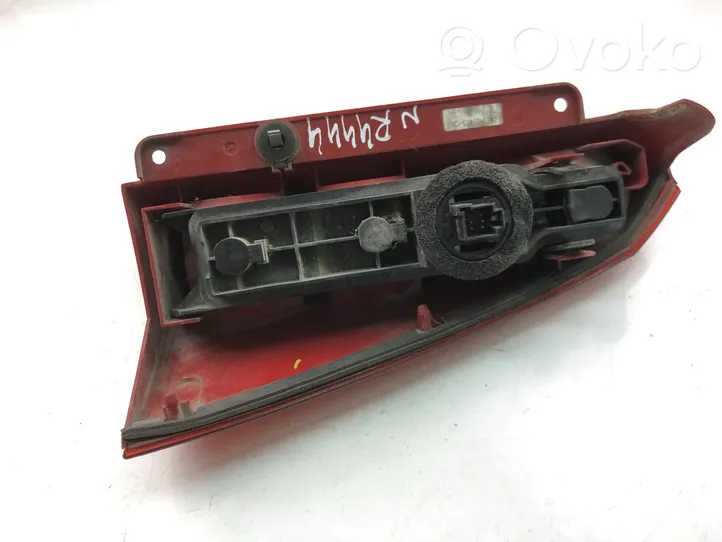 Ford Focus Luci posteriori del portellone del bagagliaio 1M5113405CA