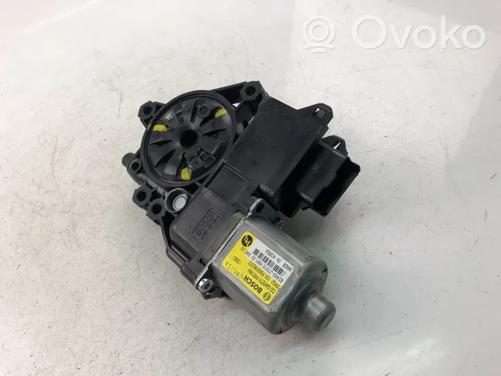 KIA Ceed Motorino alzacristalli della portiera anteriore 82460J7010