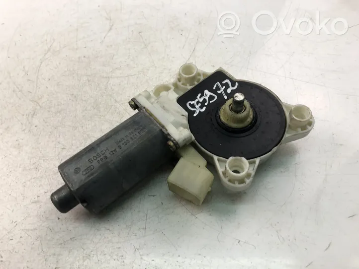 Mercedes-Benz E W211 Front door window regulator motor 2118202942