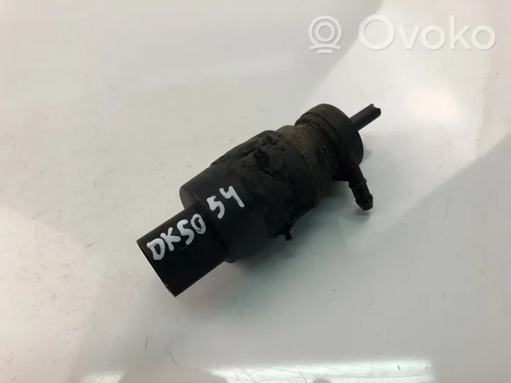 Volkswagen Jetta III Pompe de lave-glace de pare-brise 1J5955651