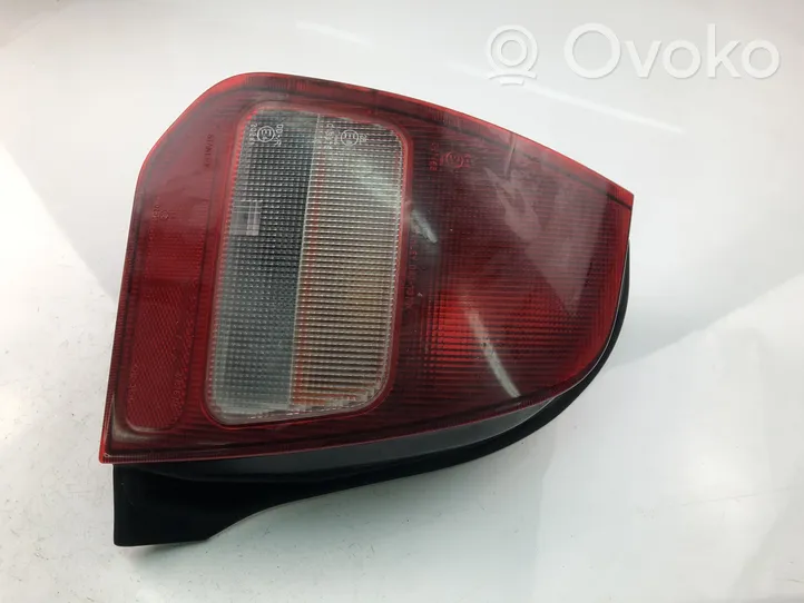 Mitsubishi Colt Lampy tylnej klapy bagażnika 0431679