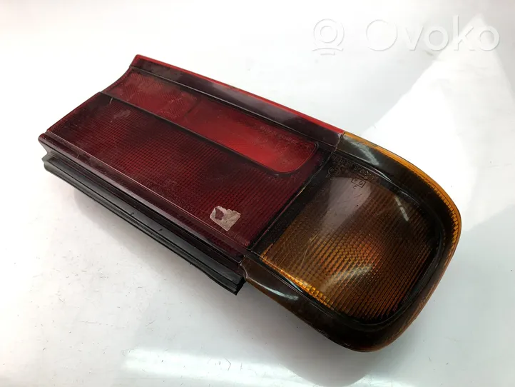 Mitsubishi Colt Lampy tylnej klapy bagażnika 0438557L