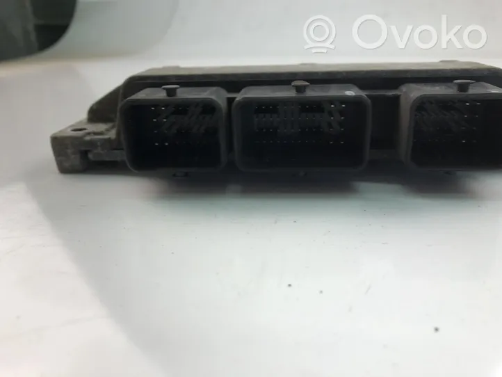 Renault Twingo II Unité de commande, module ECU de moteur 8201076690