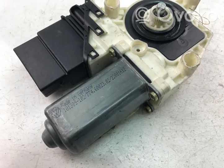 Volkswagen Bora Moteur de lève-vitre de porte avant 1C0959811A