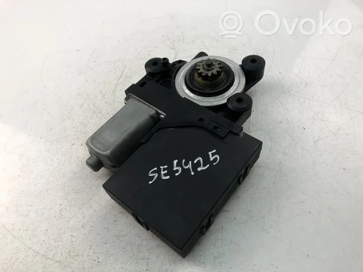 Volvo V50 Moteur de lève-vitre de porte avant 979038100