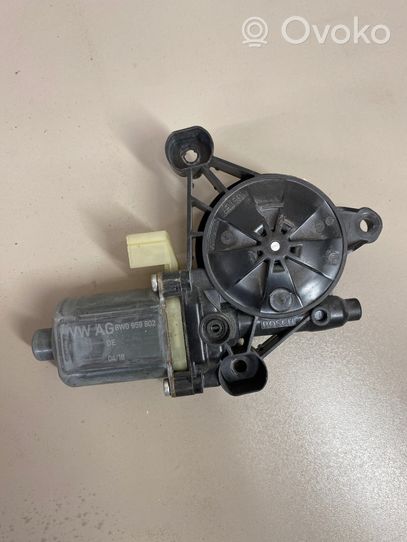 Audi A5 Moteur de lève-vitre de porte avant 8W0959802