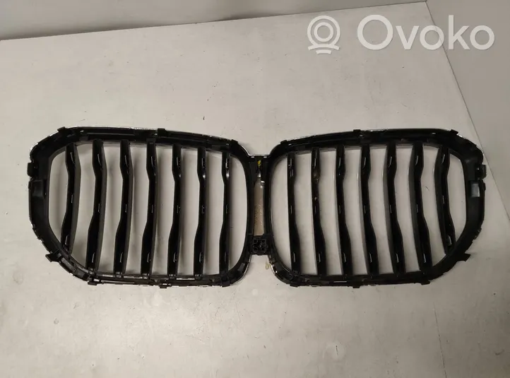 BMW X5 G05 Maskownica / Grill / Atrapa górna chłodnicy 51137454889