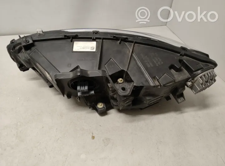 Volvo S90, V90 Lampa przednia 32228677