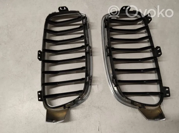 BMW 3 F30 F35 F31 Grille calandre supérieure de pare-chocs avant 51137263481