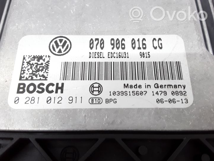 Volkswagen Transporter - Caravelle T5 Motorsteuergerät/-modul 070906016CG