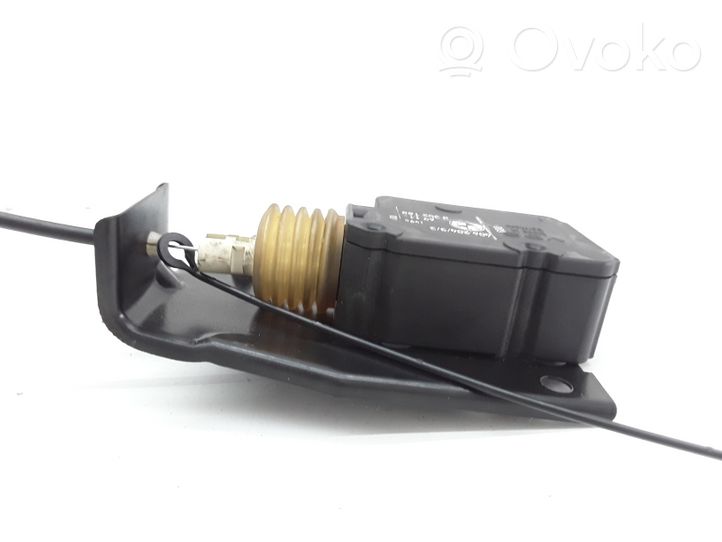 BMW 7 E38 Serratura del tappo del serbatoio del carburante 8352168