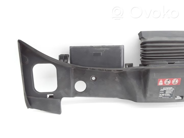 Mercedes-Benz C W204 Garniture de radiateur A0005840526