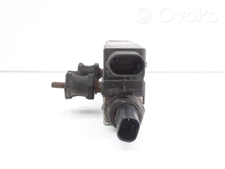 Mercedes-Benz S W220 Air suspension valve block A2203200258