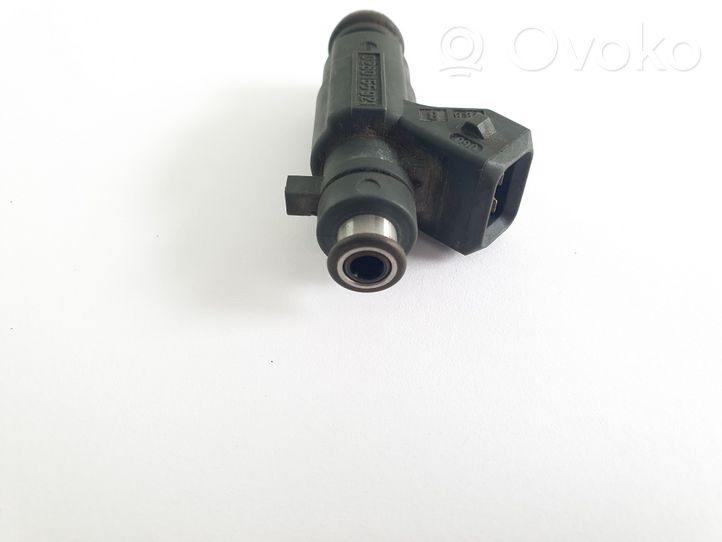 Volkswagen Touareg I Fuel injector 077133551M