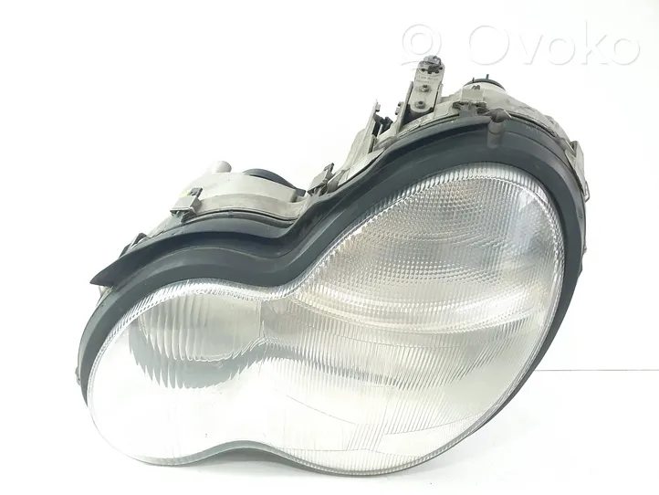 Mercedes-Benz C W203 Lampa przednia A2038201161