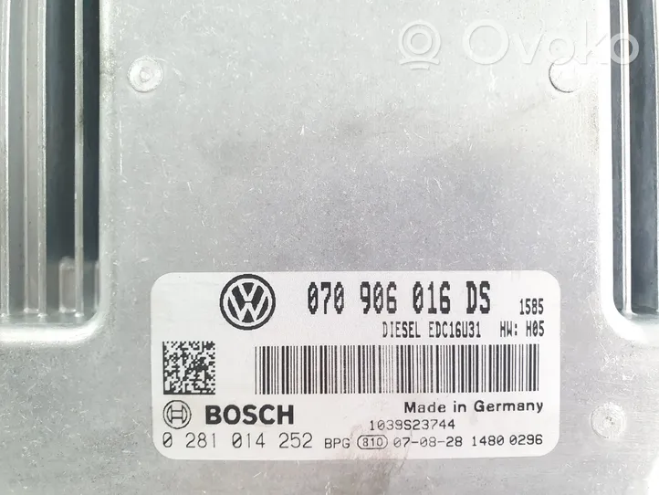 Volkswagen Transporter - Caravelle T5 Sterownik / Moduł ECU 070906016DS