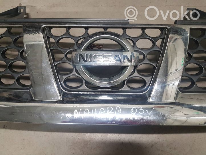 Nissan Navara D22 Grille calandre supérieure de pare-chocs avant 62310