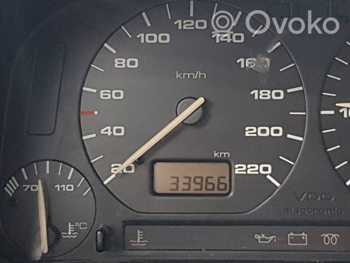 Volkswagen Golf III Compteur de vitesse tableau de bord 