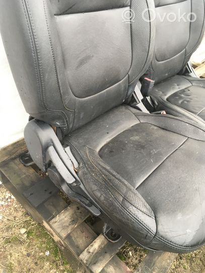 Mitsubishi L200 Seat set 