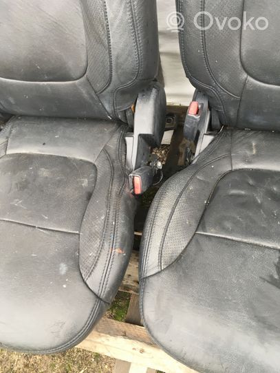 Mitsubishi L200 Seat set 