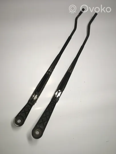 Nissan Pathfinder R50 Front wiper blade arm A25LD