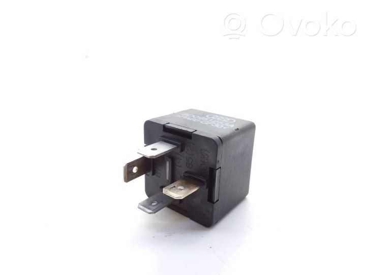 Volkswagen PASSAT B5.5 Other relay 8D0951253A