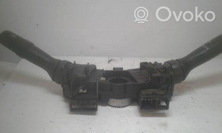 Toyota Yaris Leva/interruttore dell’indicatore di direzione e tergicristallo 17F001