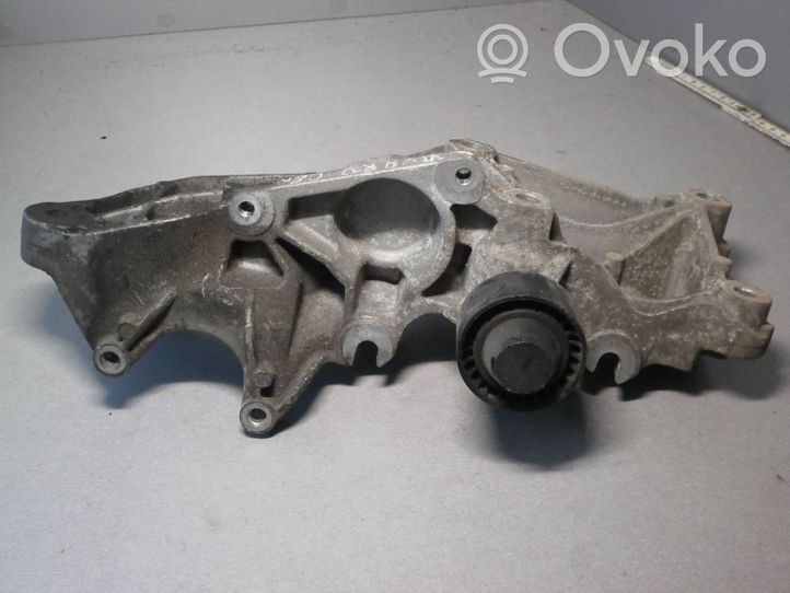 Opel Vivaro Mocowanie alternatora 8200462165