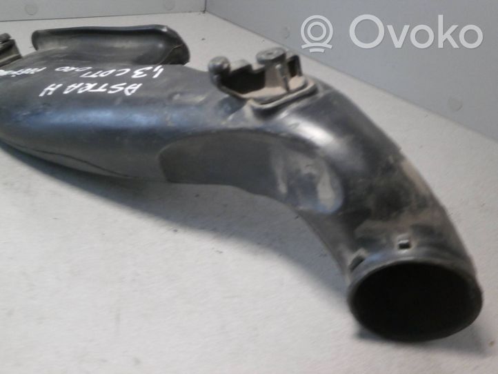 Opel Astra H Część rury dolotu powietrza 55351756