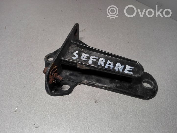 Renault Safrane Etupuskurin kannake 7700806247