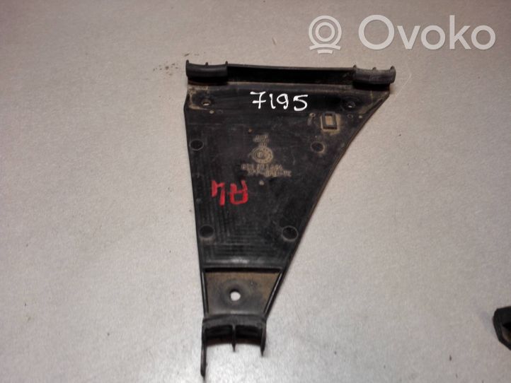 Audi A4 S4 B5 8D Staffa di rinforzo montaggio del paraurti posteriore 8D0807484