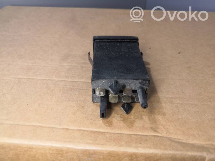 Audi A4 S4 B5 8D Przycisk / Przełącznik ogrzewania szyby przedniej / czołowej 4D0941503