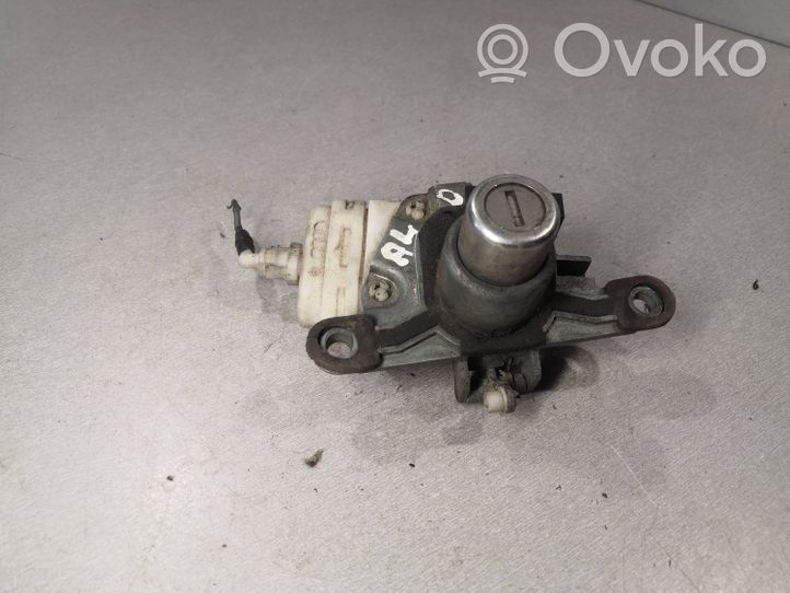 Audi A4 S4 B5 8D Serrure de hayon 8D0862055