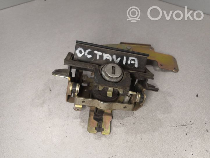 Skoda Octavia Mk1 (1U) Maniglia esterna per portiera di carico 1U9827565G