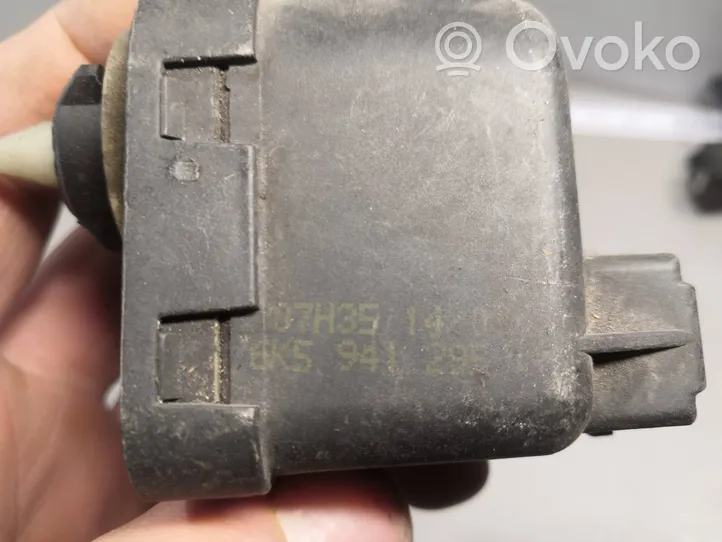 Audi A4 S4 B5 8D Moteur de réglage du niveau des phares 8K5941295