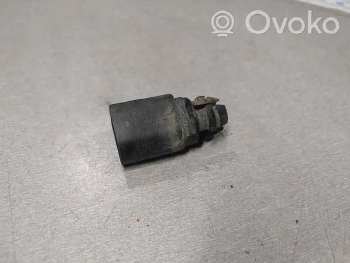 Volkswagen Golf V Outside/exterior temperature sensor 8Z0820535