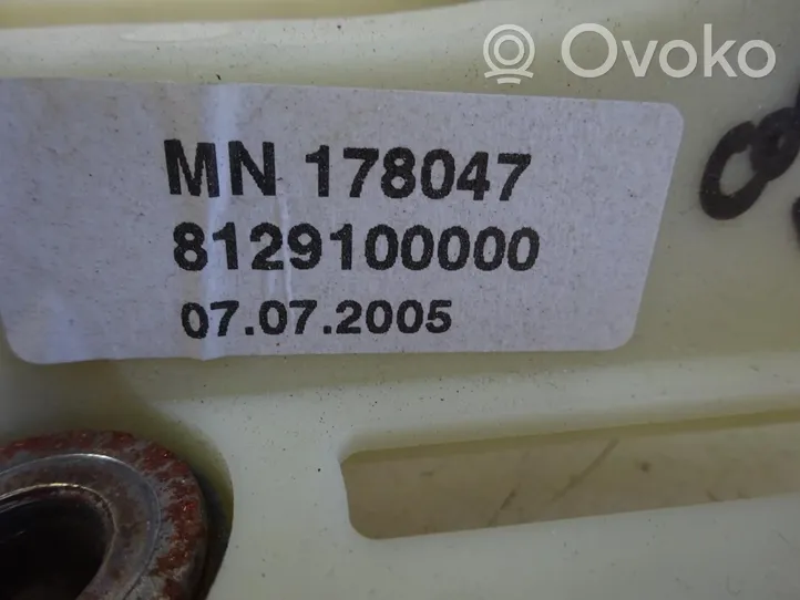 Mitsubishi Colt Lewarek zmiany biegów / górny MN178047
