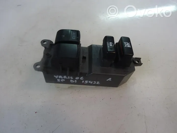 Toyota Yaris Electric window control switch 