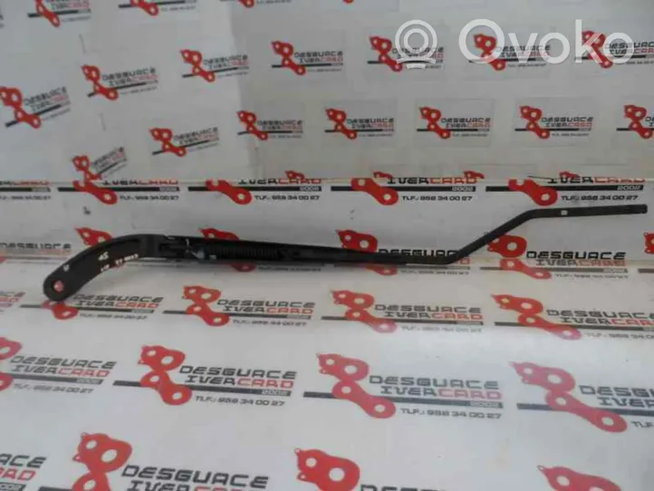 Renault Captur Front wiper blade arm 