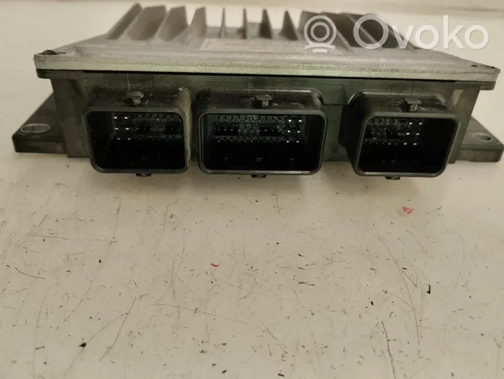 Renault Clio III Sterownik / Moduł ECU 8200911560