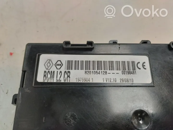 Renault Clio III Module de fusibles 8201054128