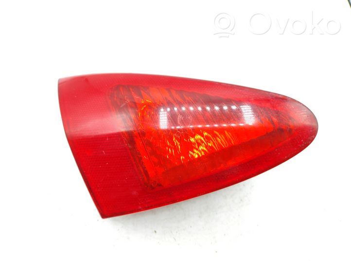 Alfa Romeo 147 Klosze lamp tylnej klapy bagażnika 