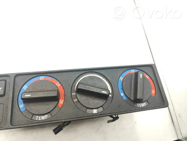 BMW 7 E32 Unité de contrôle climatique 64111388029