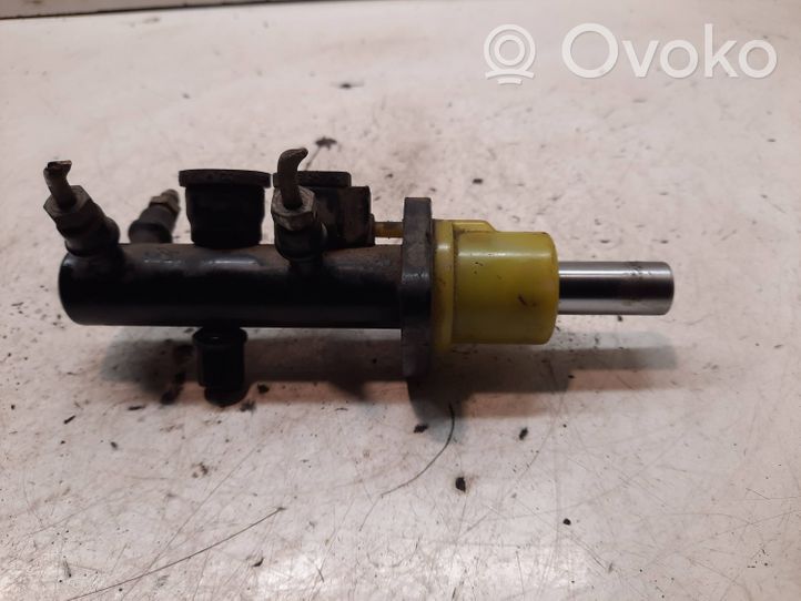 Audi 80 90 S2 B4 Cilindro del sistema frenante 32661548