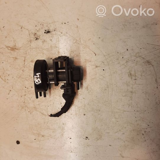 Audi 80 90 S2 B4 Solenoidinis vožtuvas 4522371