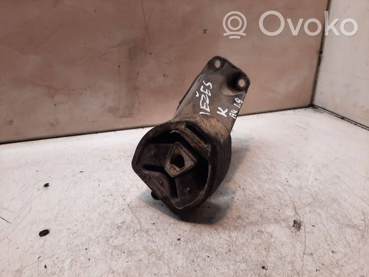 Audi A4 S4 B5 8D Supporto di montaggio scatola del cambio 8D0399113AB