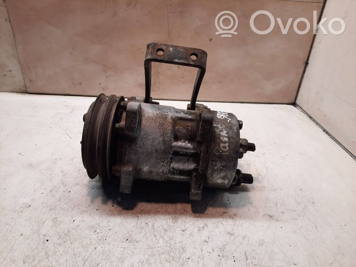 Volkswagen PASSAT B3 Air conditioning (A/C) compressor (pump) 357820803c